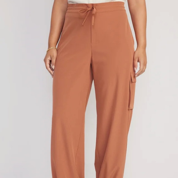 NWY OLD NAVY High-Waisted StretchTech Wide-Leg Cargo Pants Color: Tumeric Root - Picture 4 of 5